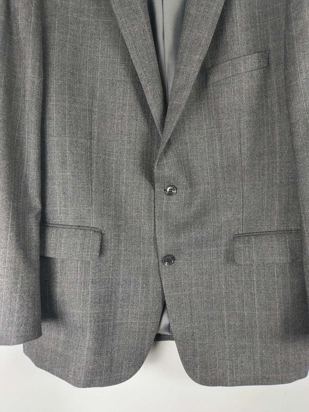 Daniel Hechter Suit Mens 46R Gray 2 Piece Plaid 100% Wool Notched Lapel 2 Button